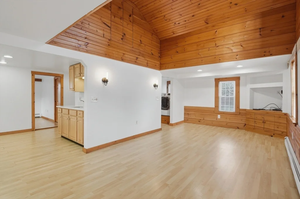 2 bed, 1 bath apartment for rent at 92 Main St Unit 1, Hopkinton — photo 5 of 38