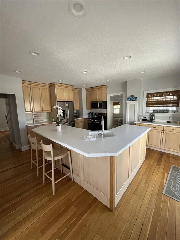 3 bed, 4+ bath apartment for rent at 92 Manomet Ave, Kenberma — photo 4 of 16