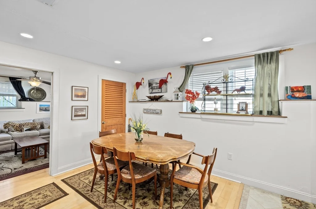 2 bed, 2 bath apartment for rent at 92 Marion Rd Lower Unit, Sand Hills — photo 5 of 9