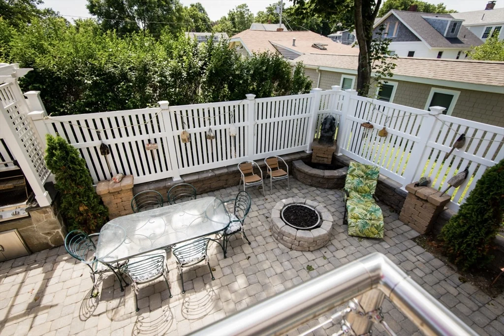 7 bed, 4+ bath apartment for rent at 92 Marion Rd Upper Unit, Sand Hills — photo 20 of 21