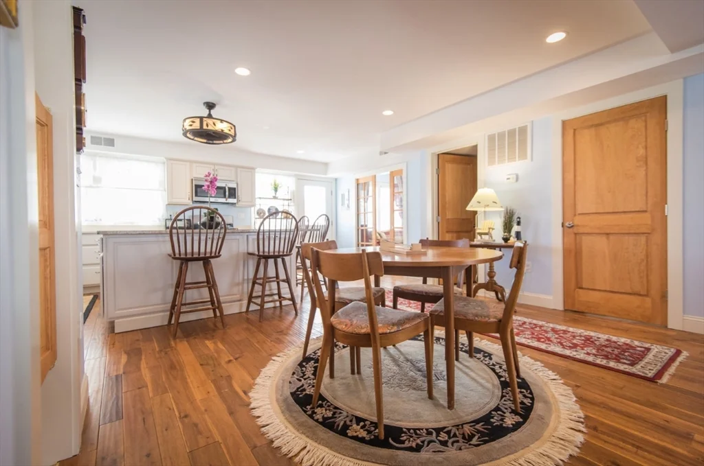 7 bed, 4+ bath apartment for rent at 92 Marion Rd Upper Unit, Sand Hills — photo 10 of 21