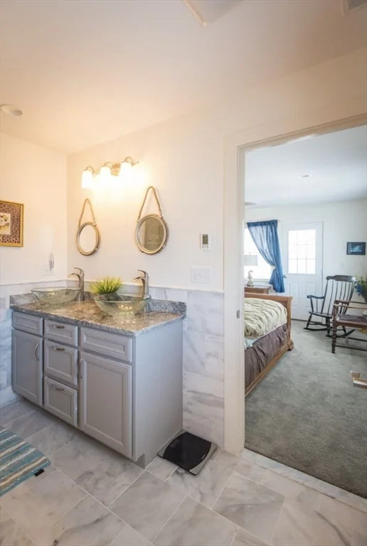7 bed, 4+ bath apartment for rent at 92 Marion Rd Upper Unit, Sand Hills — photo 16 of 21
