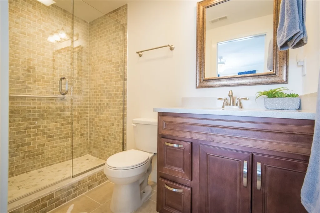 7 bed, 4+ bath apartment for rent at 92 Marion Rd Upper Unit, Sand Hills — photo 14 of 21