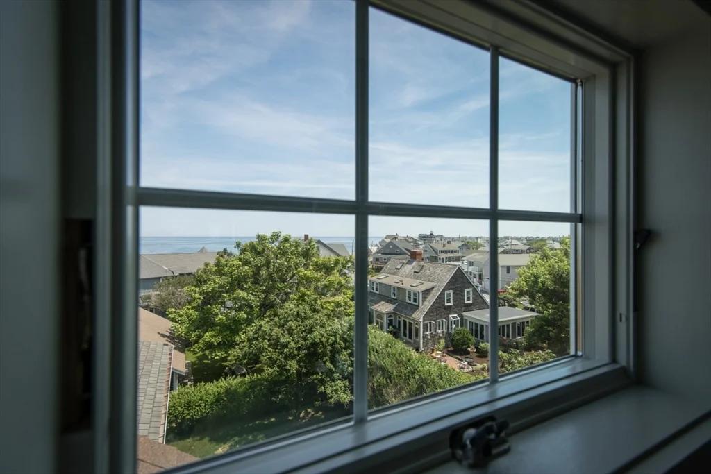 7 bed, 4+ bath apartment for rent at 92 Marion Rd Upper Unit, Sand Hills — photo 3 of 21