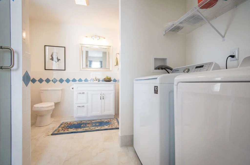 7 bed, 4+ bath apartment for rent at 92 Marion Rd Upper Unit, Sand Hills — photo 15 of 21