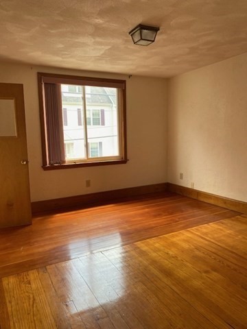 3 bed, 1 bath apartment for rent at 92 Myrtle St Unit 2, Medford — photo 3 of 9