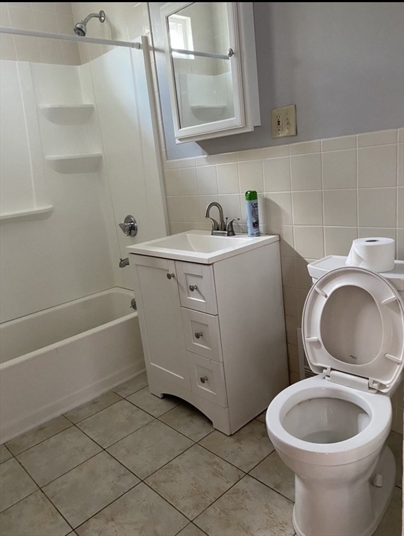 3 bed, 1 bath apartment for rent at 92 Myrtle St Unit 2, Medford — photo 7 of 9