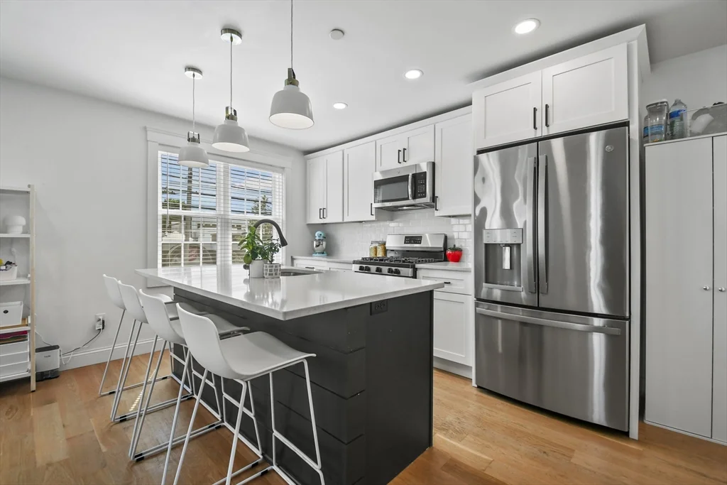 2 bed, 2 bath apartment for rent at 92 North St Unit 2, Salem — photo 6 of 23