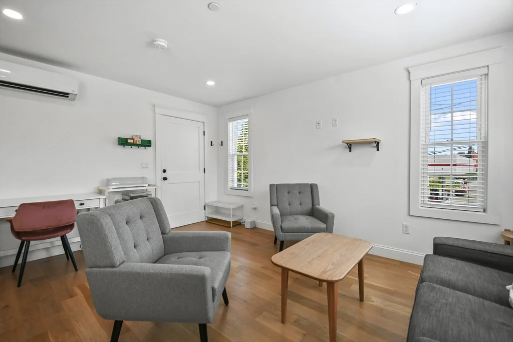 2 bed, 2 bath apartment for rent at 92 North St Unit 2, Salem — photo 4 of 23