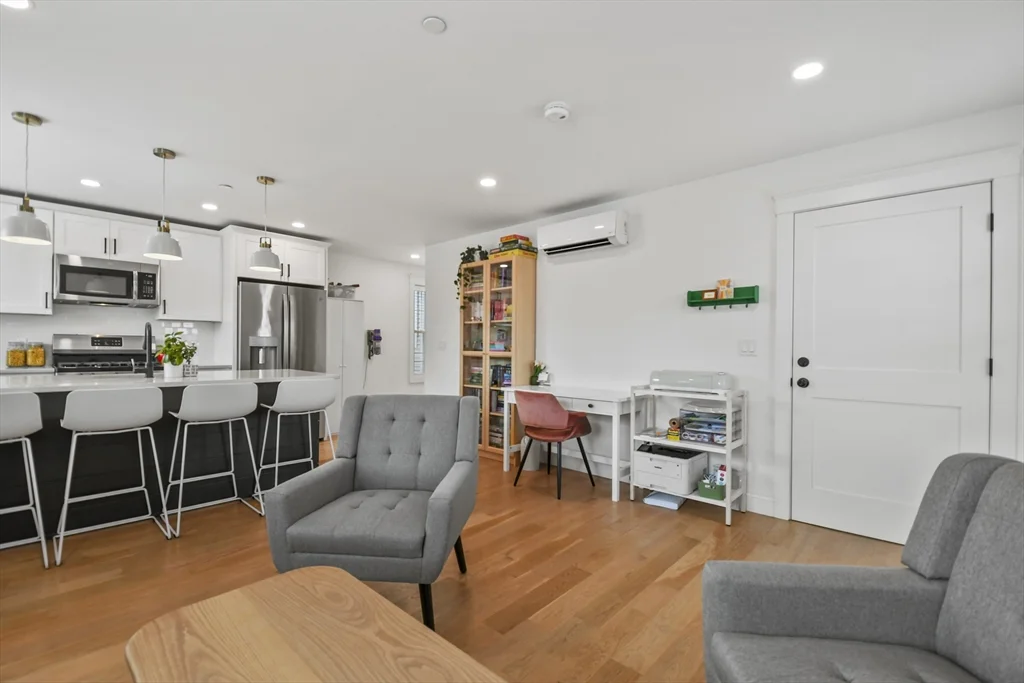 2 bed, 2 bath apartment for rent at 92 North St Unit 2, Salem — photo 3 of 23