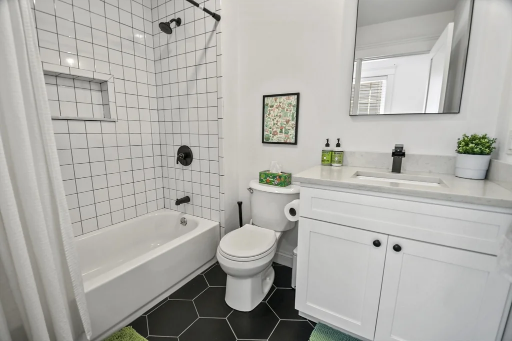 2 bed, 2 bath apartment for rent at 92 North St Unit 2, Salem — photo 10 of 23