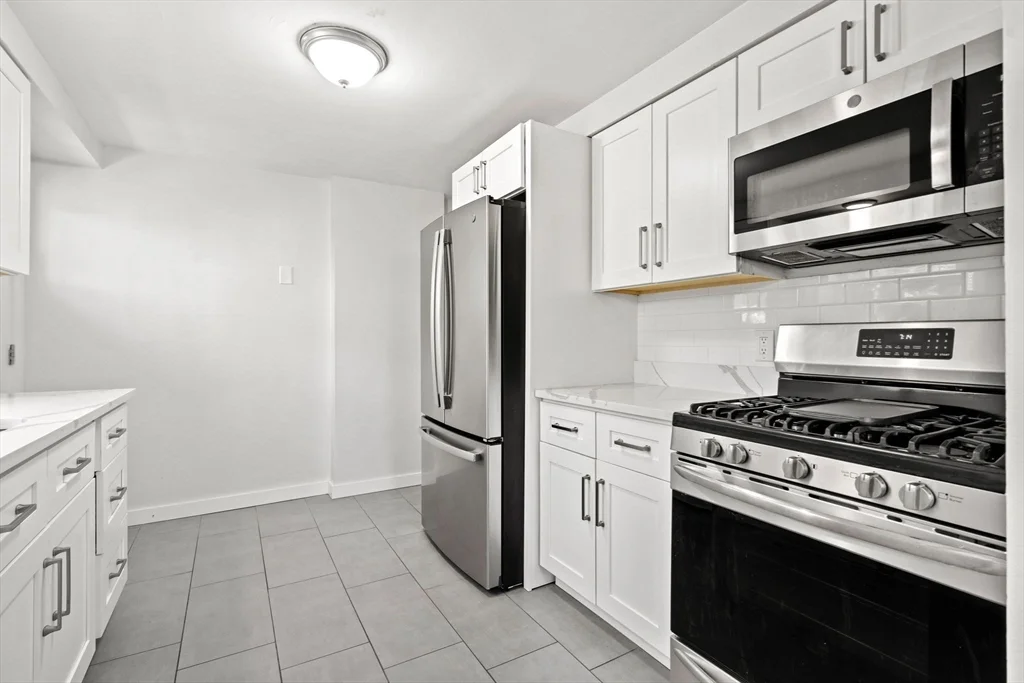 3 bed, 1 bath apartment for rent at 92 North St Unit 92, Tufts University