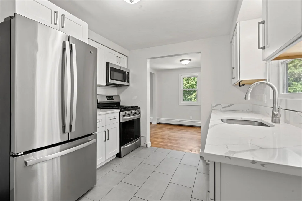 3 bed, 1 bath apartment for rent at 92 North St Unit 92, Tufts University — photo 2 of 22