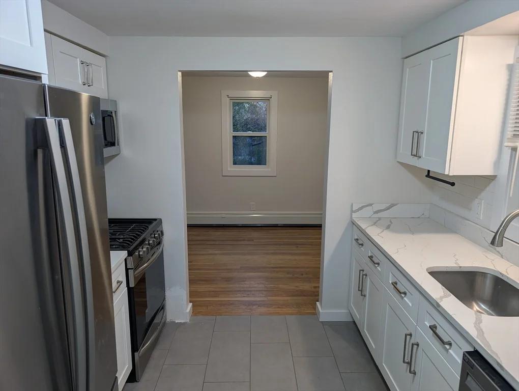 3 bed, 1 bath apartment for rent at 92 North St Unit 92, Tufts University — photo 4 of 22
