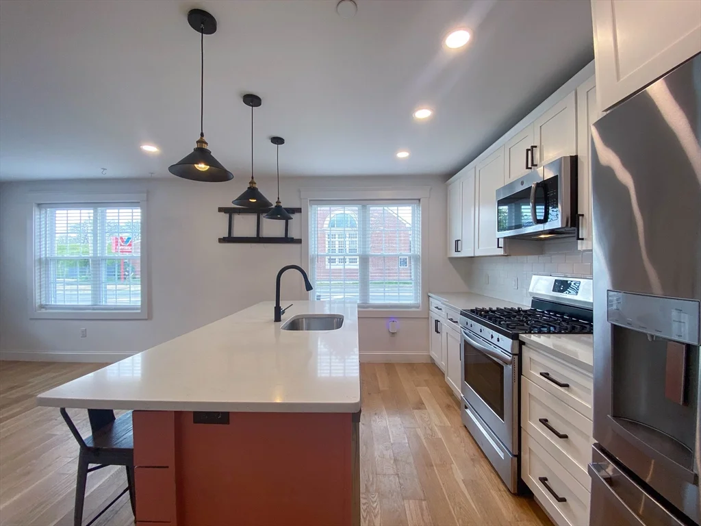2 bed, 2 bath apartment for rent at 92 North Unit 1, Salem — photo 5 of 14