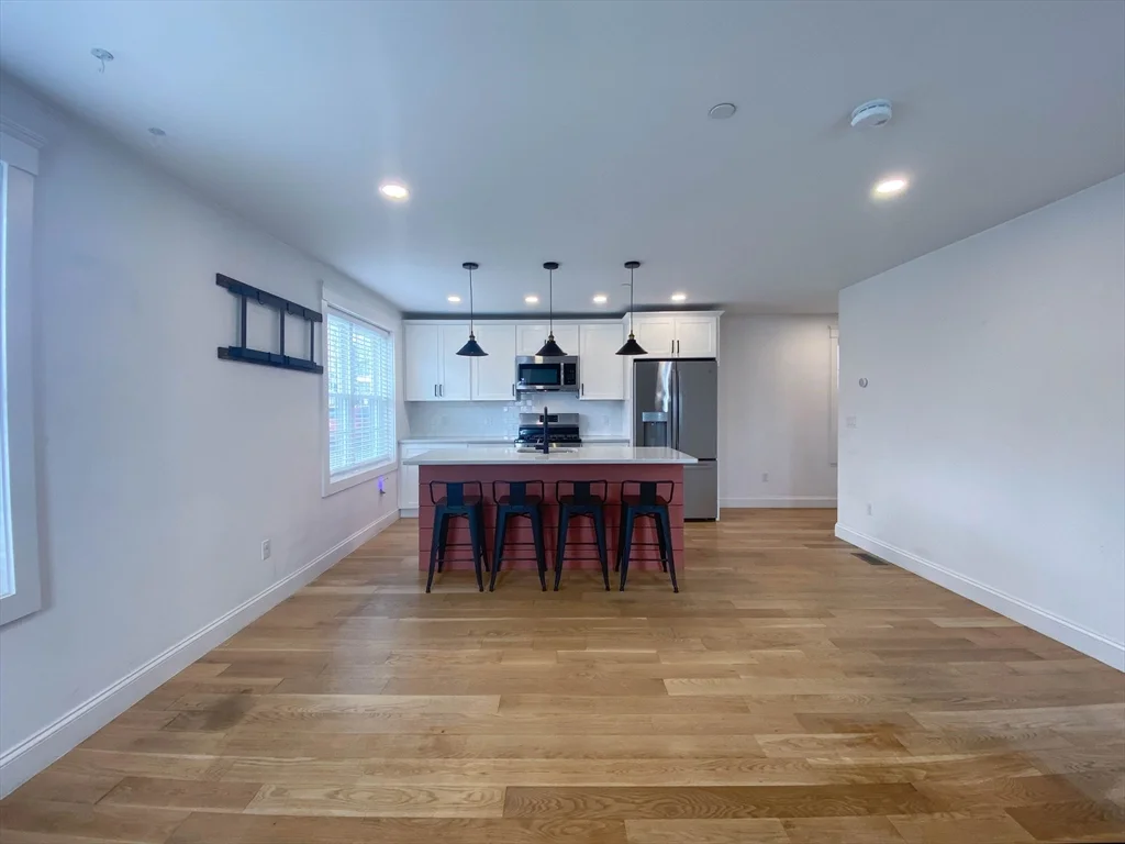 2 bed, 2 bath apartment for rent at 92 North Unit 1, Salem — photo 3 of 14