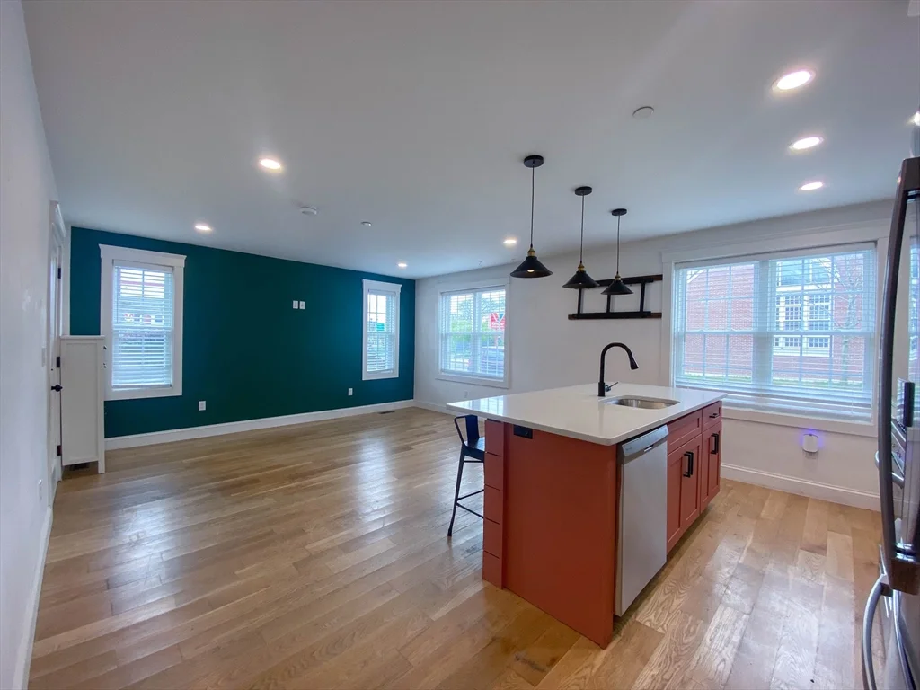 2 bed, 2 bath apartment for rent at 92 North Unit 1, Salem — photo 4 of 14