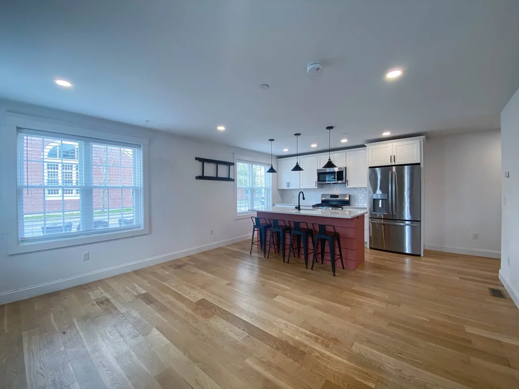 2 bed, 2 bath apartment for rent at 92 North Unit 1, Salem — photo 2 of 14