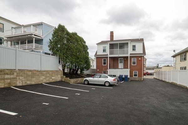 1 bed, 1 bath apartment for rent at 92 Ocean Ave Unit 1, Swampscott — photo 8 of 10