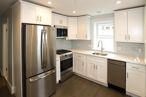 1 bed, 1 bath apartment for rent at 92 Ocean Ave Unit 1, Swampscott — photo 1 of 10