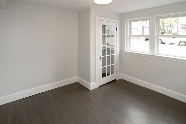 1 bed, 1 bath apartment for rent at 92 Ocean Ave Unit 1, Swampscott — photo 6 of 10