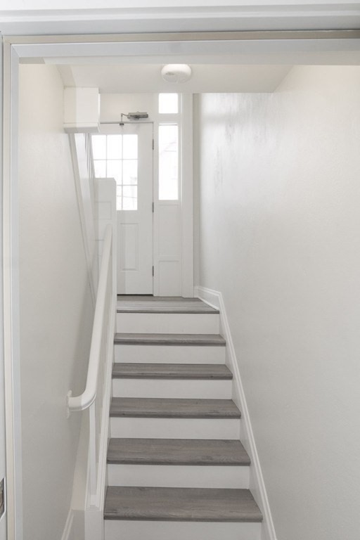 1 bed, 1 bath apartment for rent at 92 Ocean Ave Unit 1, Swampscott — photo 2 of 10