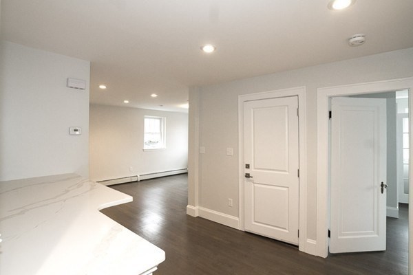 1 bed, 1 bath apartment for rent at 92 Ocean Ave Unit 1, Swampscott — photo 3 of 10