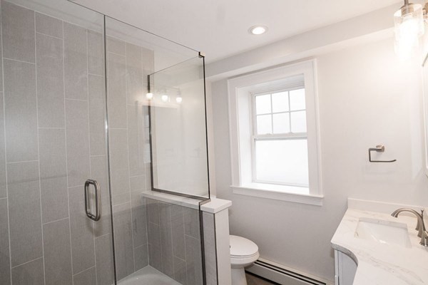 1 bed, 1 bath apartment for rent at 92 Ocean Ave Unit 1, Swampscott — photo 7 of 10