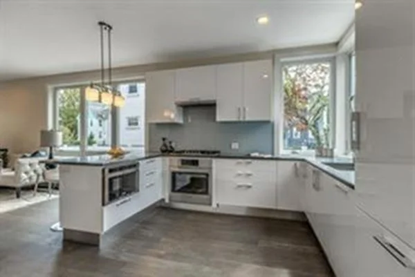 3 bed, 3 bath apartment for rent at 92 Parsons St Unit 92, Brighton — photo 5 of 10