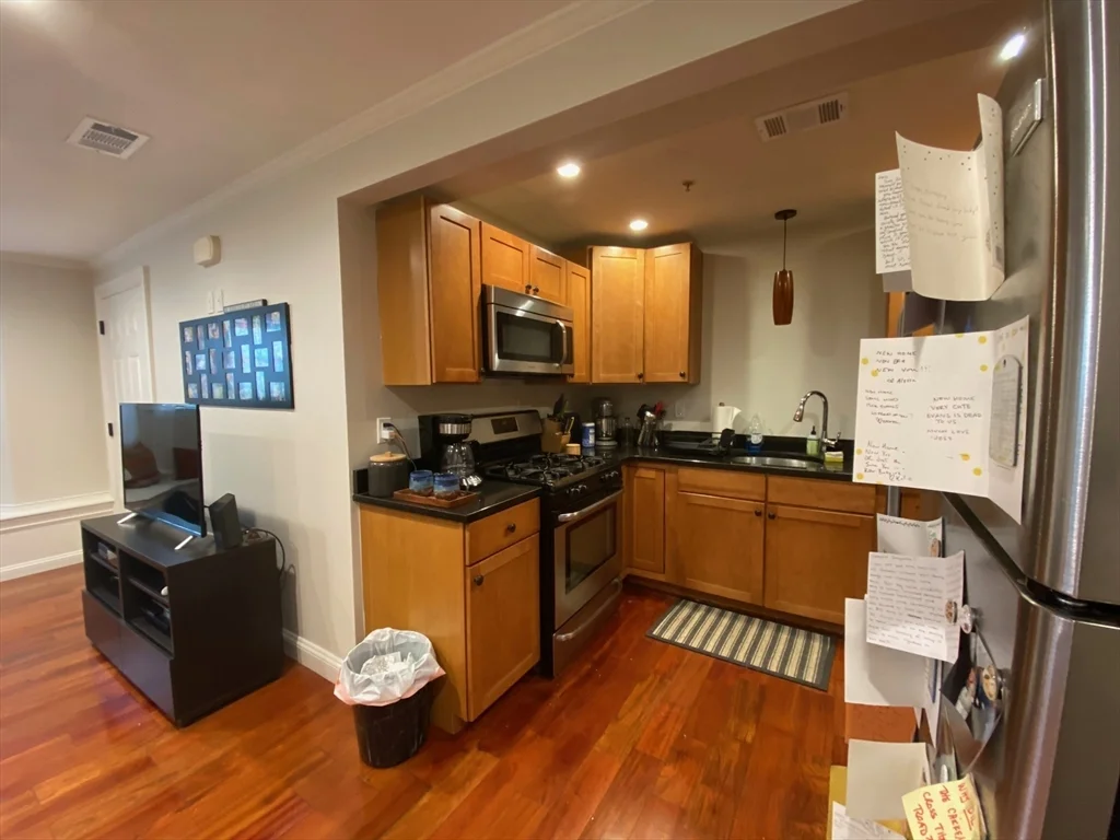 1 bed, 1 bath apartment for rent at 92 Pleasant St Unit Garden, Dorchester — photo 5 of 11