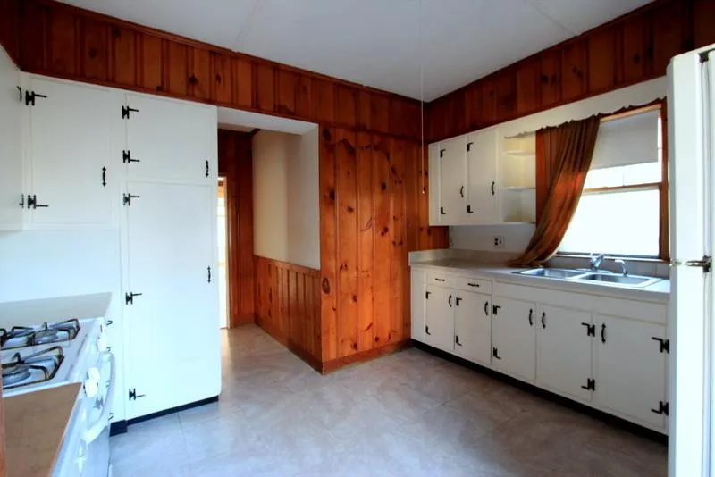 2 bed, 1 bath apartment for rent at 92 Rogers Ave Unit 2, Powder House Square — photo 3 of 20