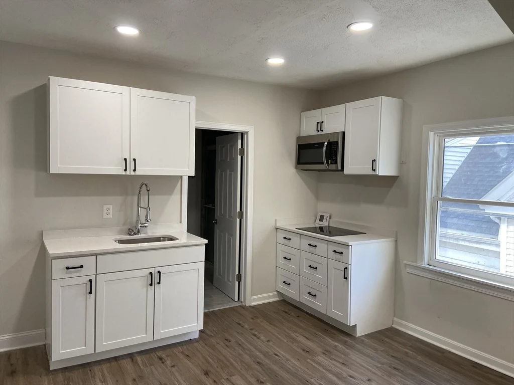 Studio bed, 1 bath apartment for rent at 92 S Common St, Unit 5, Lynn — photo 1 of 5