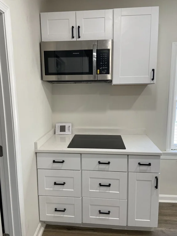 Studio bed, 1 bath apartment for rent at 92 S Common St, Unit 5, Lynn — photo 3 of 5
