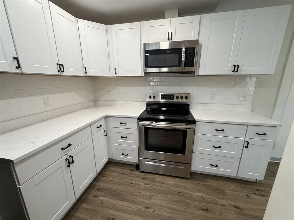 1 bed, 1 bath apartment for rent at 92 S Common Unit 3, Lynn — photo 1 of 10