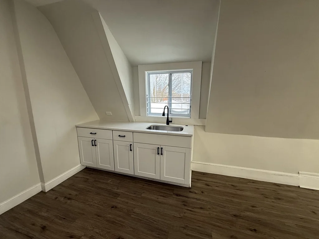 1 bed, 1 bath apartment for rent at 92 S Common Unit 4, Lynn — photo 4 of 8