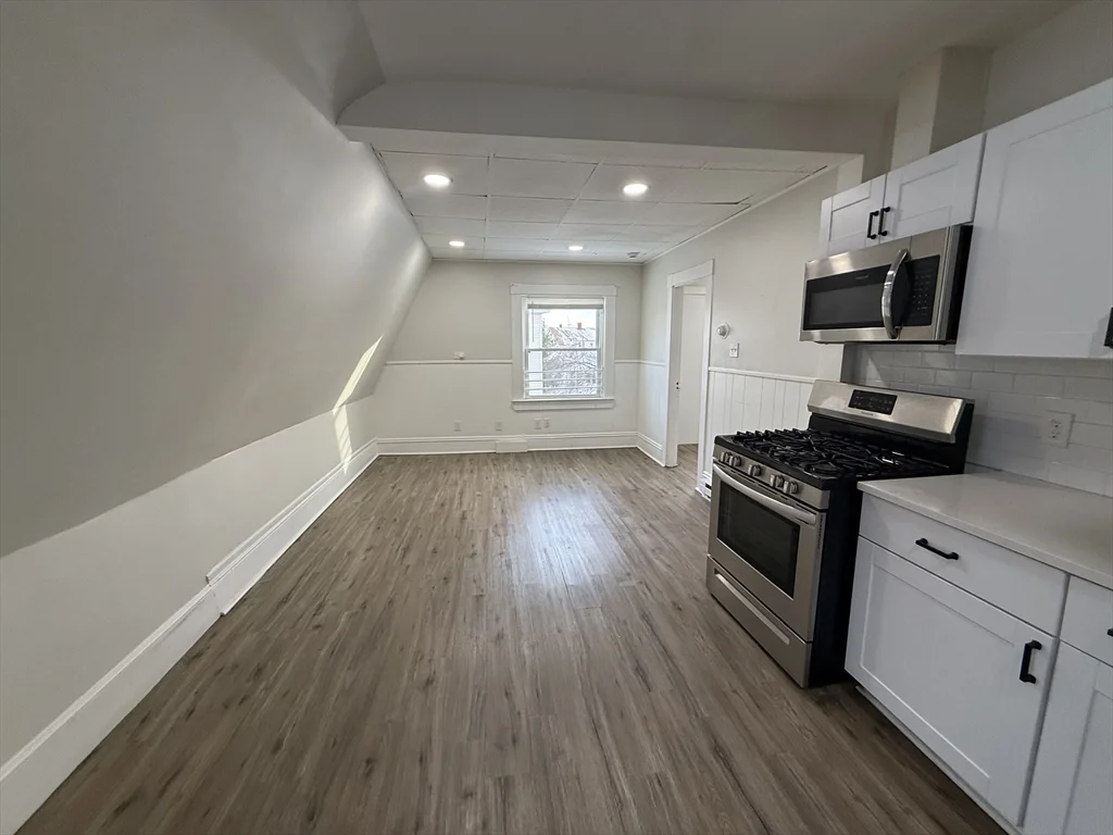 1 bed, 1 bath apartment for rent at 92 S Common Unit 4, Lynn — photo 5 of 8