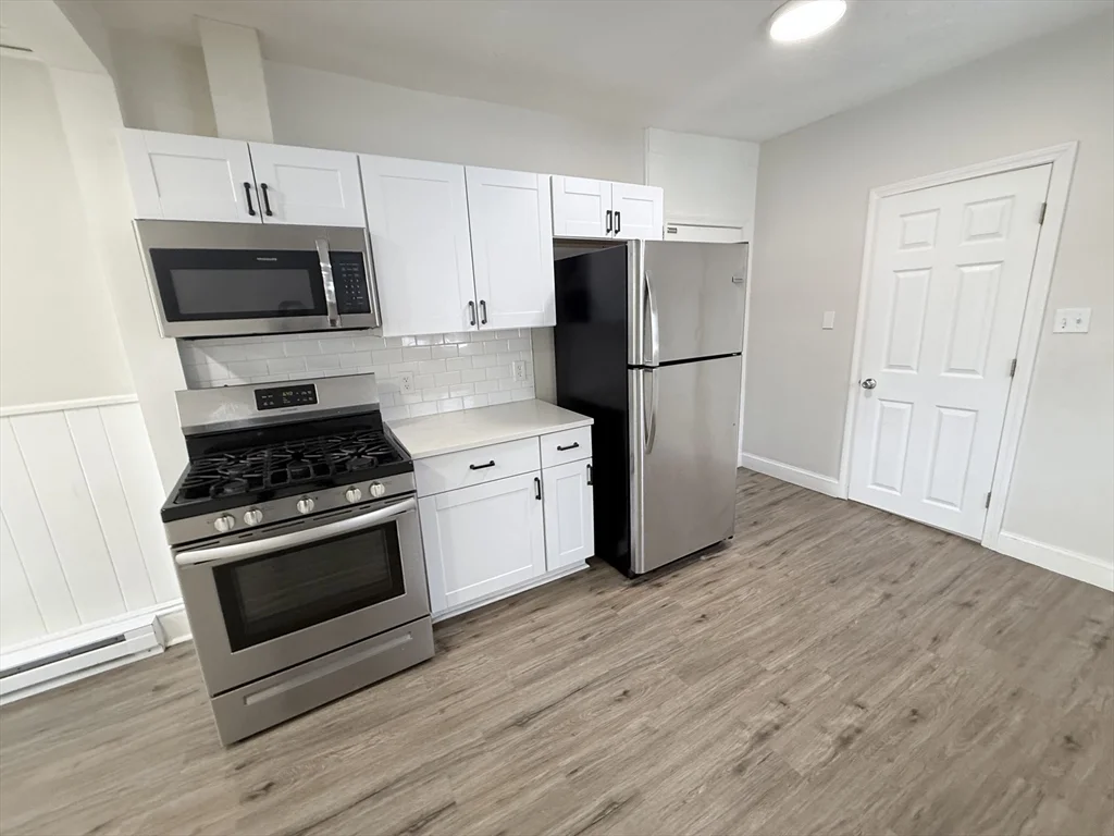 1 bed, 1 bath apartment for rent at 92 S Common Unit 4, Lynn — photo 2 of 8