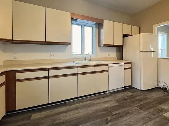 3 bed, 1 bath apartment for rent at 92 Summer St Unit 2, Everett — photo 3 of 7