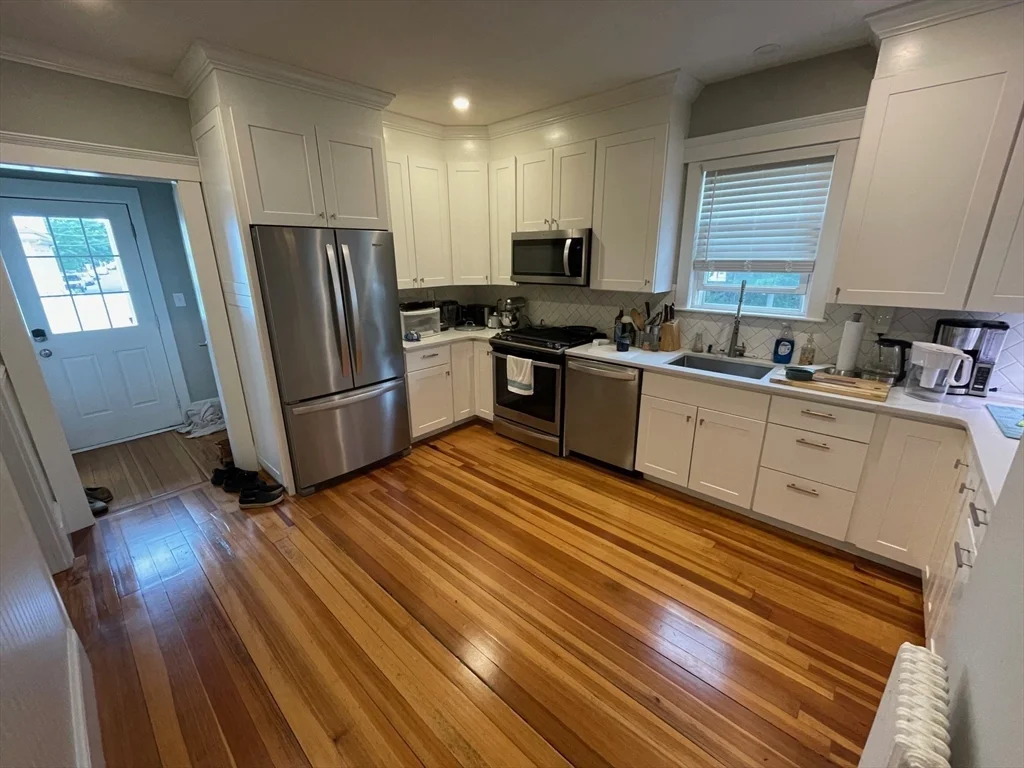 2 bed, 1 bath apartment for rent at 92 Surrey St Unit 92, Glenwood — photo 3 of 17