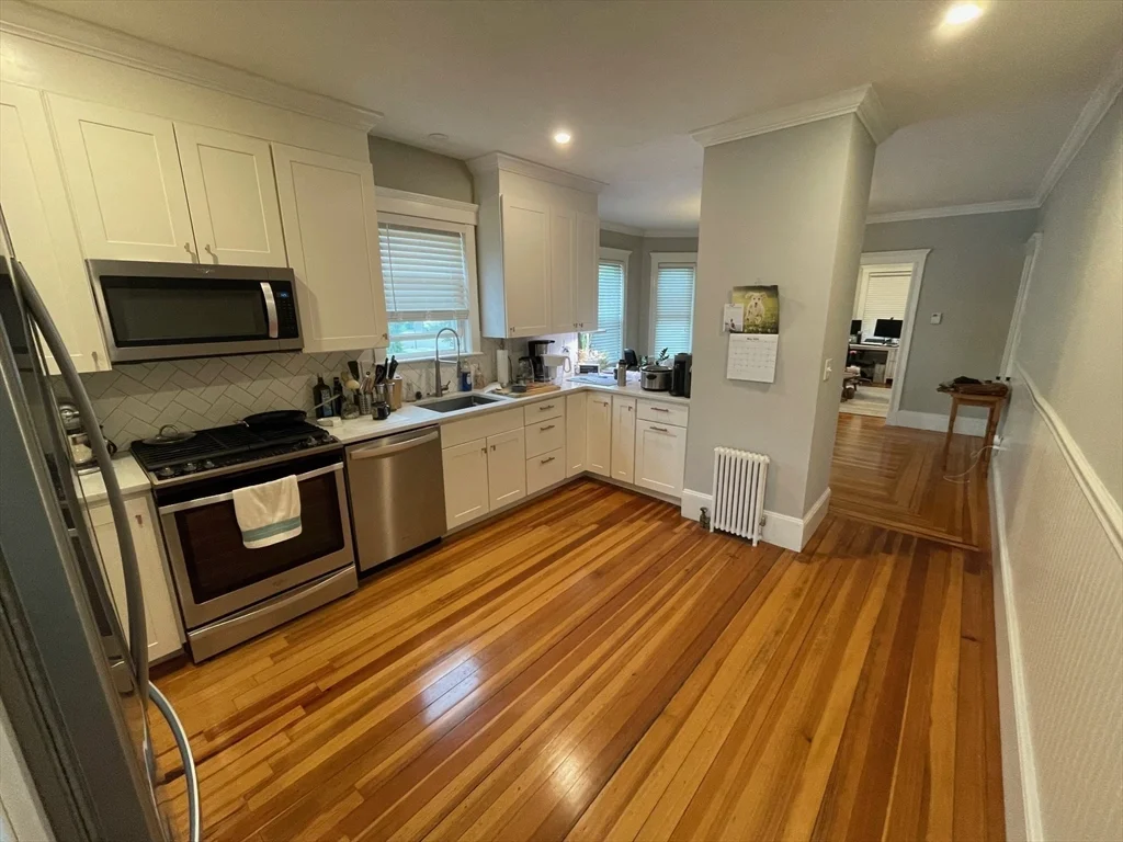2 bed, 1 bath apartment for rent at 92 Surrey St Unit 92, Glenwood — photo 4 of 17