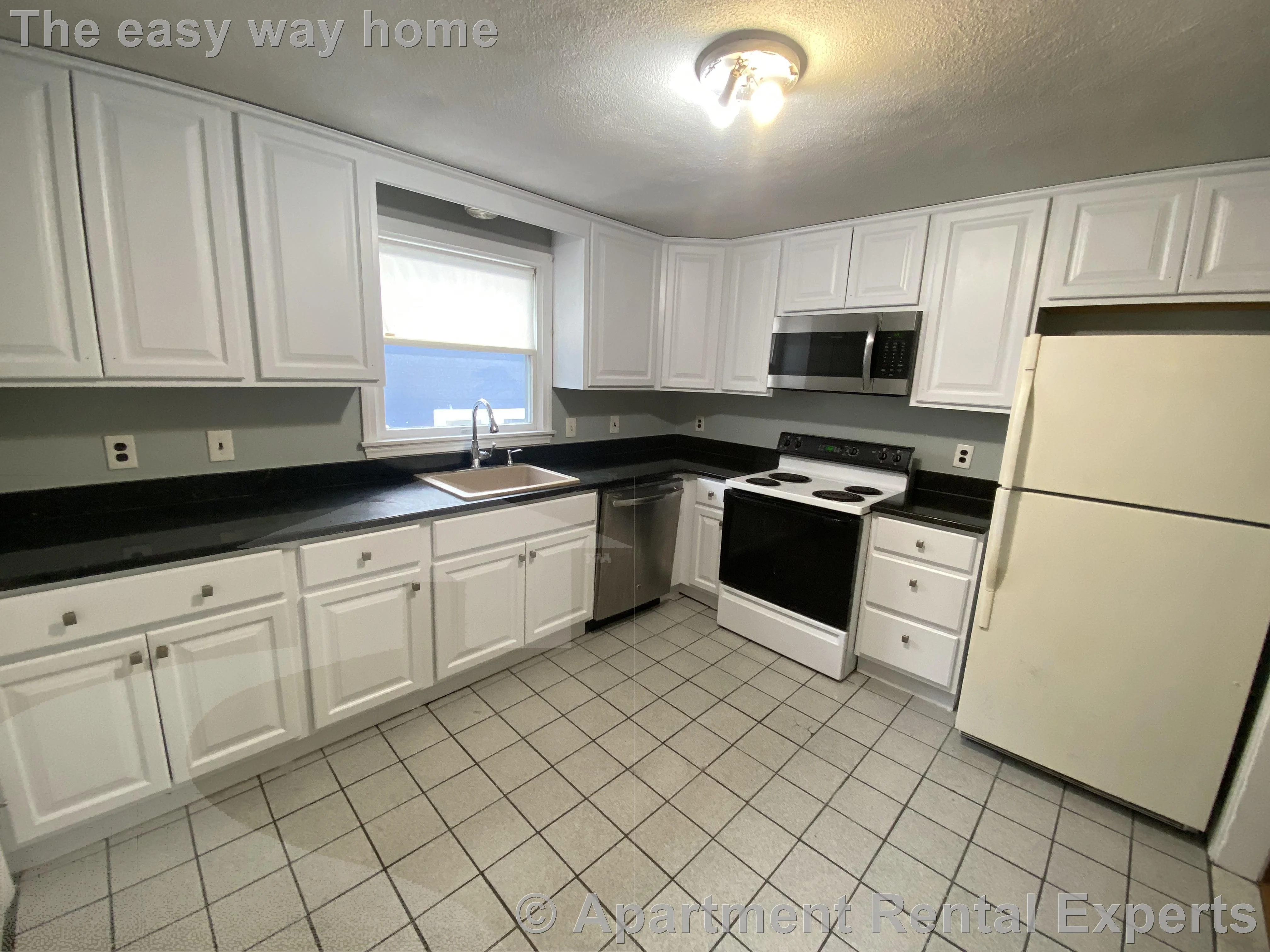 2 bed, 1 bath apartment for rent at 92 Sylvia St, Arlington Heights — photo 1 of 14