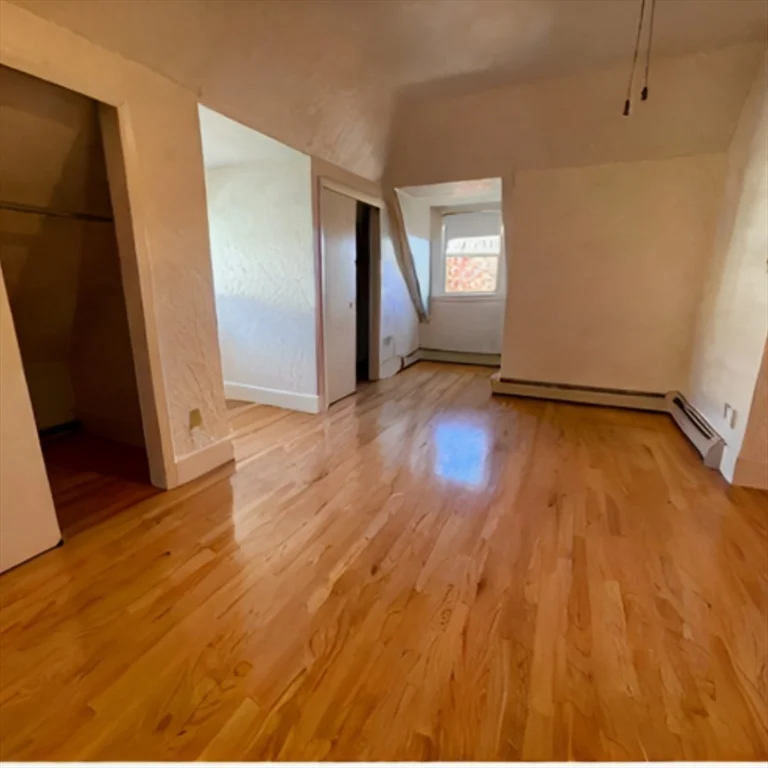 2 bed, 1 bath apartment for rent at 92 Thurston St Unit 3, Winter Hill — photo 3 of 10
