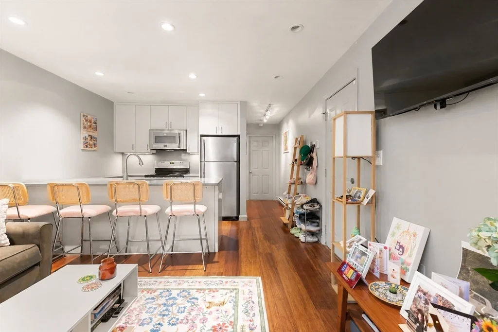 1 bed, 1 bath apartment for rent at 92 W Springfield Unit 1, South End — photo 4 of 10