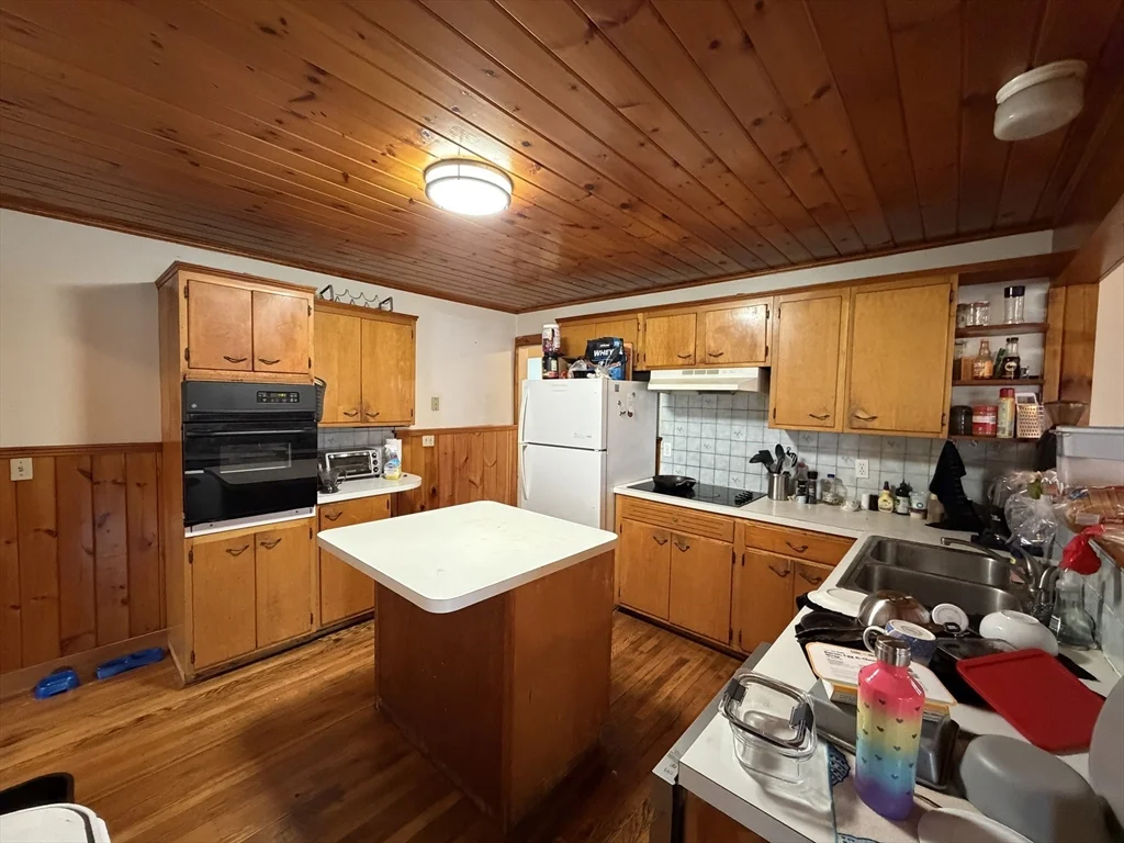 5 bed, 2 bath apartment for rent at 92 Wallingford Rd Unit 1, Brighton — photo 4 of 16