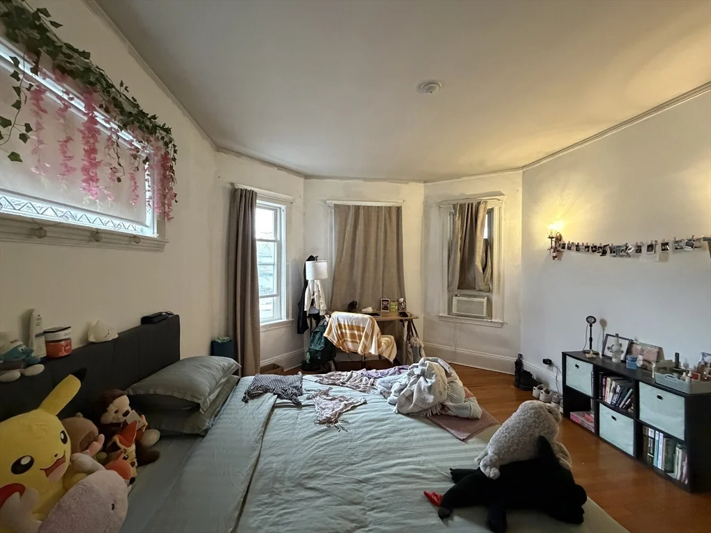 5 bed, 2 bath apartment for rent at 92 Wallingford Rd Unit 1, Brighton — photo 6 of 16
