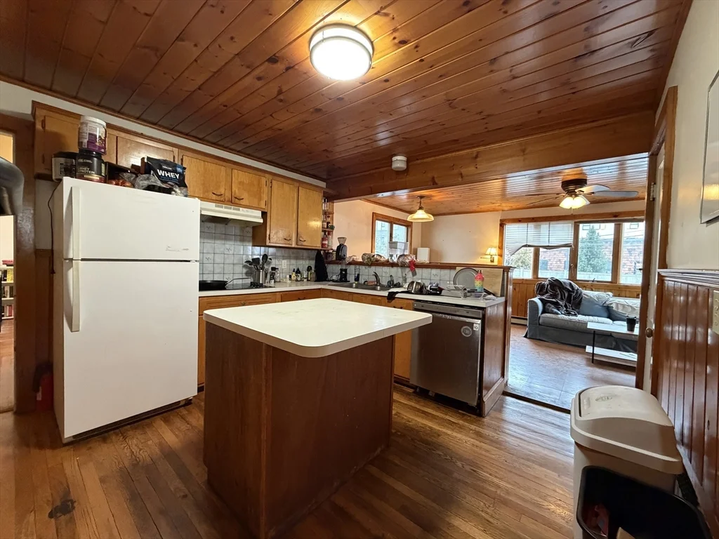 5 bed, 2 bath apartment for rent at 92 Wallingford Rd Unit 1, Brighton