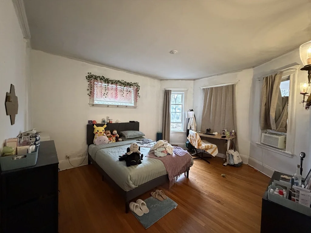 5 bed, 2 bath apartment for rent at 92 Wallingford Rd Unit 1, Brighton — photo 5 of 16