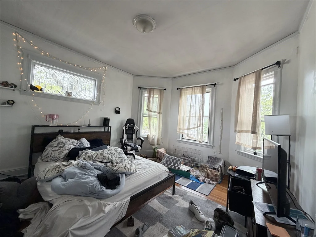 4 bed, 2 bath apartment for rent at 92 Wallingford Rd Unit 2, Brighton — photo 8 of 14
