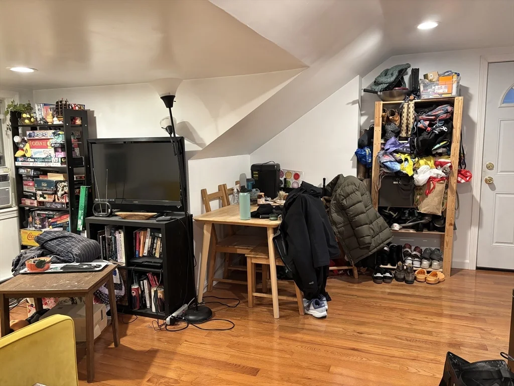 2 bed, 1 bath apartment for rent at 92 Wallingford Rd Unit A, Brighton — photo 2 of 11