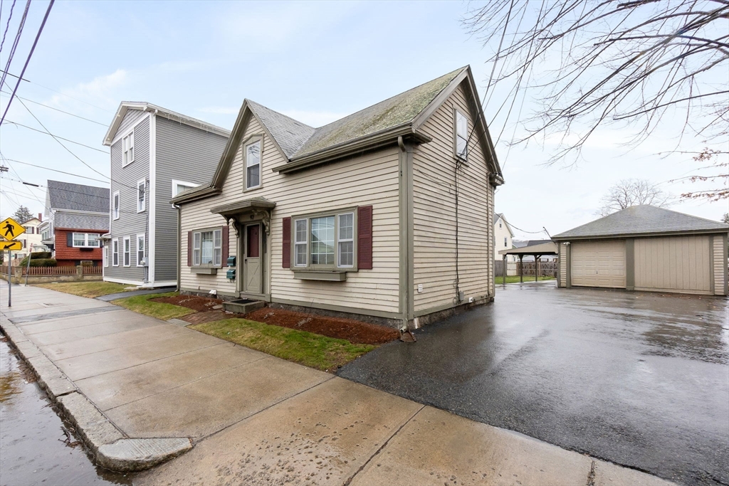 2 bed, 1 bath apartment for rent at 92 Washington St Unit 2, Peabody — photo 2 of 19